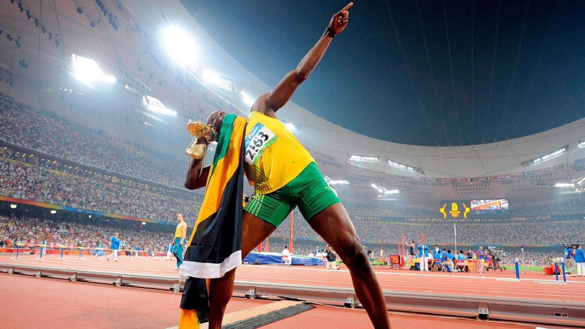 海星体育-今日绿茵场惊现一条龙神迹，过人摆脱后爆射破门，这动作幅度堪称艺术！