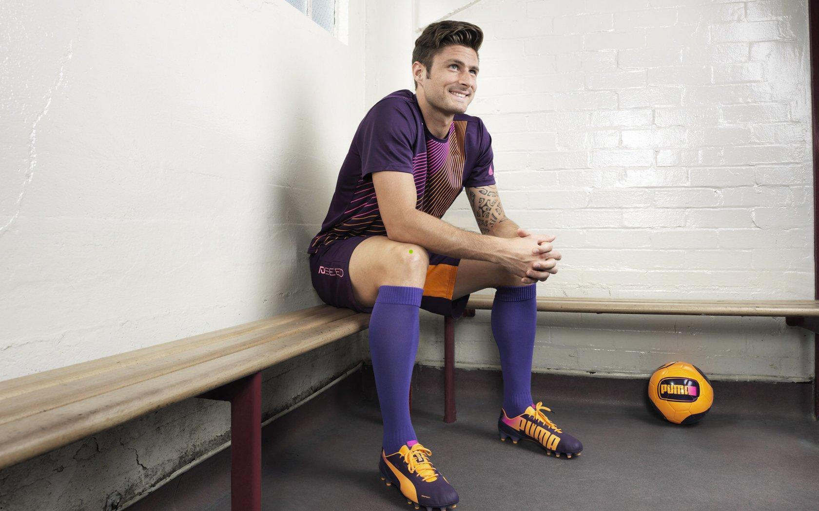 从中超王座到亚洲赛场之殇,上海海港的膝盖,还能承载多少荣耀的重量?